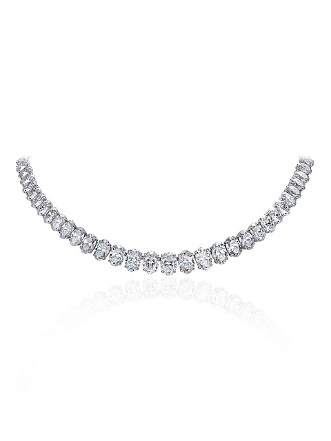 White gold necklace with oval-cut diamonds, 1