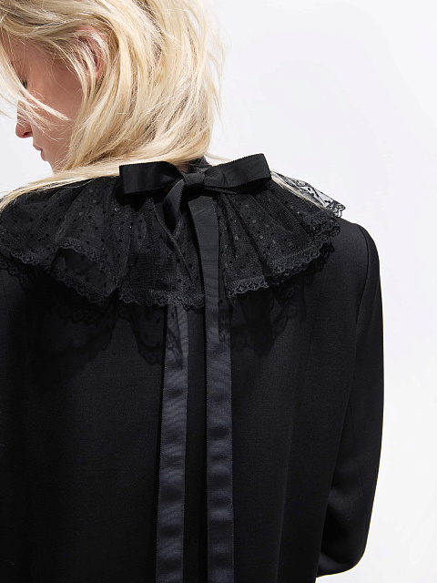 Lace collar, 2