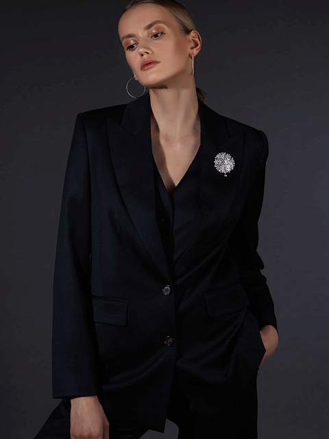 White gold snowflake-shaped brooch with diamonds, 3