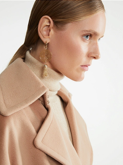 Yellow gold tassel earrings with round-cut diamonds, 3