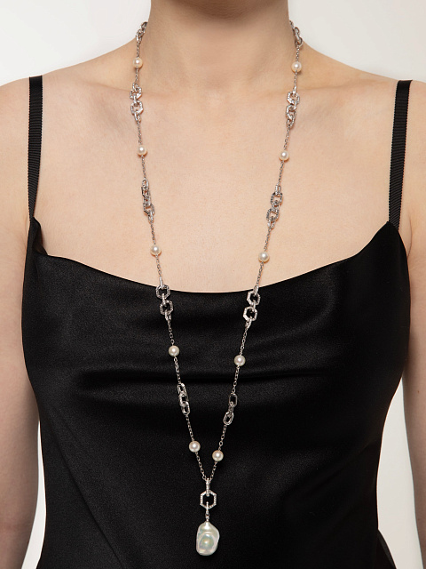 Necklace with white gold pendant with pearls, 6