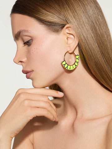 Shaped yellow gold hoops with Lime-colored enamel, 2